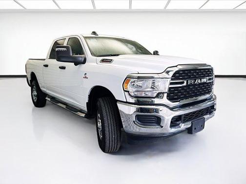 2024 RAM 3500 Tradesman Crew Cab 4x4 6'4' Box