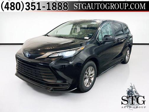 2024 Toyota Sienna LE