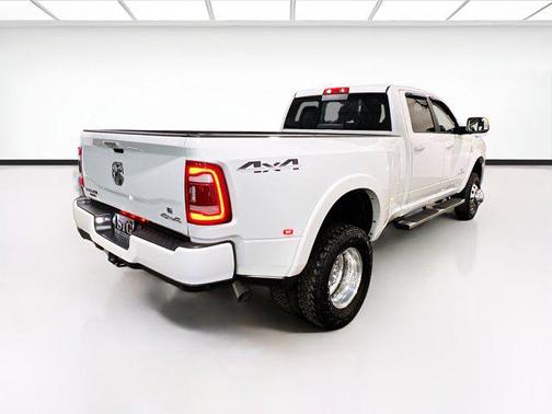 2022 RAM 3500 Laramie Crew Cab 4x4 8' Box