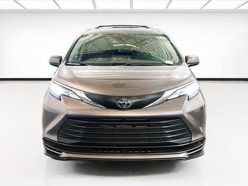 2022 Toyota Sienna LE