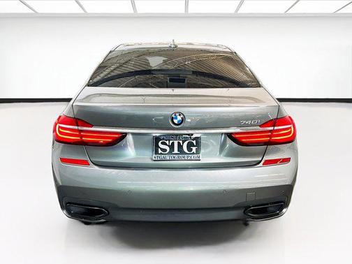 2017 BMW 740 740i