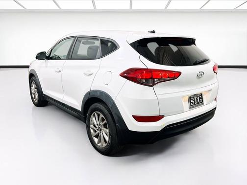 Dazzling White 2016 Hyundai TUCSON SE