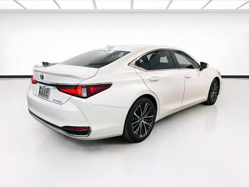2025 Lexus ES 300h Premium