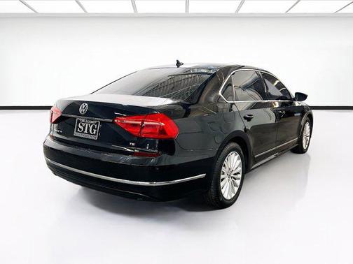 2016 Volkswagen Passat 1.8T SE