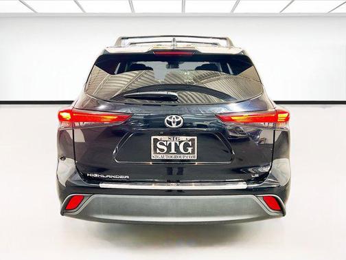 2022 Toyota Highlander LE