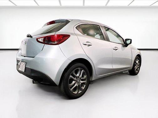2020 Toyota Yaris Sedan LE
