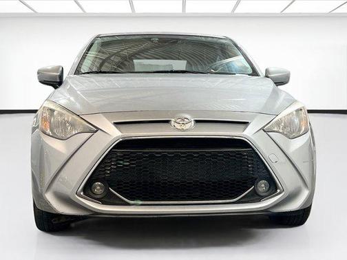 2020 Toyota Yaris Sedan LE