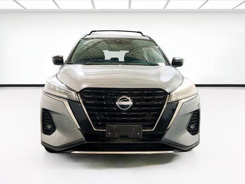 2022 Nissan Kicks SR