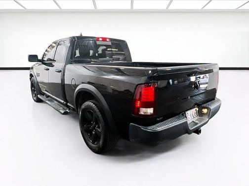 Diamond Black Crystal Pearlcoat 2020 RAM 1500 Classic Warlock Quad Cab 4x2 6'4' Box