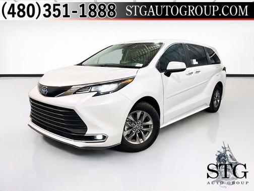 2023 Toyota Sienna XLE 8 Passenger