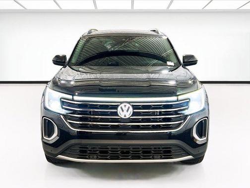 Deep Black Pearl 2024 Volkswagen Atlas 2.0T SE w/Technology