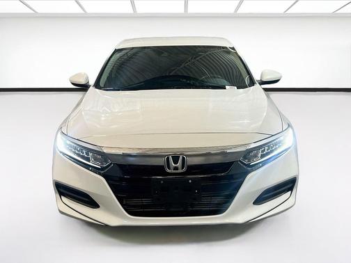 Platinum White Pearl 2018 Honda Accord LX