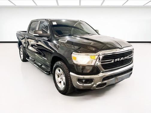 Diamond Black Crystal Pearlcoat 2021 RAM 1500 Big Horn/Lone Star