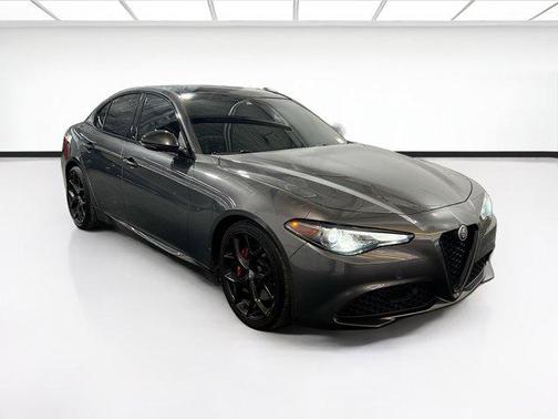 Vesuvio Gray Metallic 2019 Alfa Romeo Giulia Ti