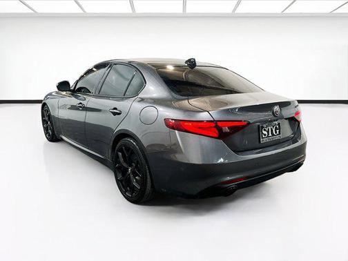 Vesuvio Gray Metallic 2019 Alfa Romeo Giulia Ti