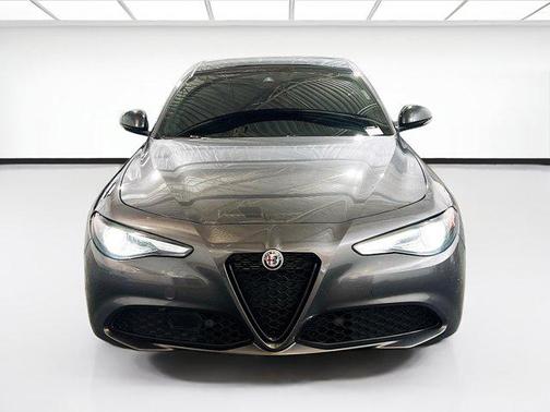 Vesuvio Gray Metallic 2019 Alfa Romeo Giulia Ti