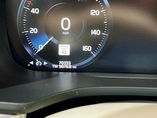 2021 Volvo XC60 T5 Momentum