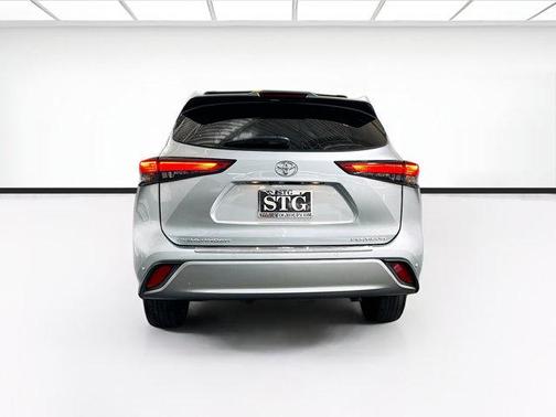 2022 Toyota Highlander Platinum
