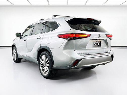 2022 Toyota Highlander Platinum