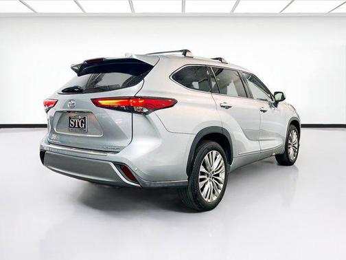2022 Toyota Highlander Platinum