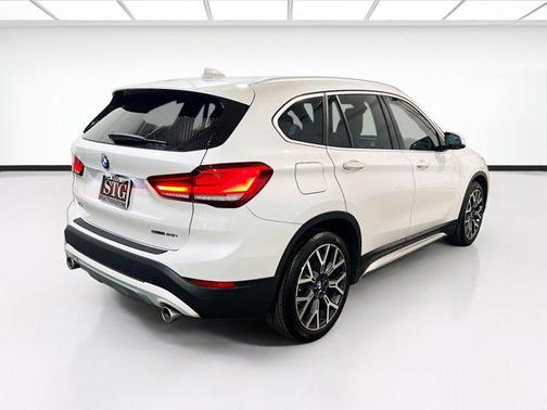 Mineral White Metallic 2021 BMW X1 sDrive28i