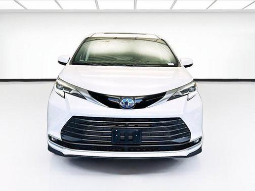 2024 Toyota Sienna Platinum 7 Passenger