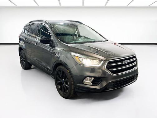 Magnetic Metallic 2019 Ford Escape SE
