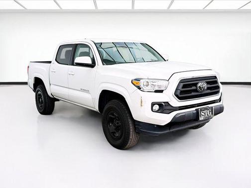 White 2022 Toyota Tacoma SR5