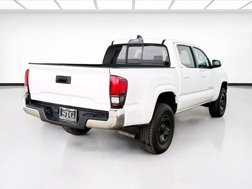 White 2022 Toyota Tacoma SR5