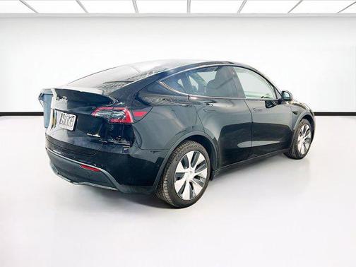 2022 Tesla Model Y Long Range Dual Motor All-Wheel Drive