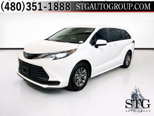 2023 Toyota Sienna LE