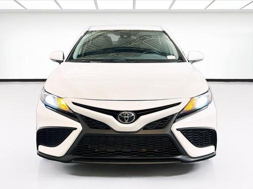 Ice Cap 2024 Toyota Camry SE