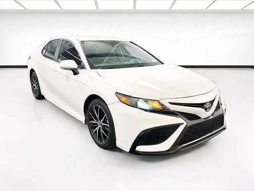 Ice Cap 2024 Toyota Camry SE