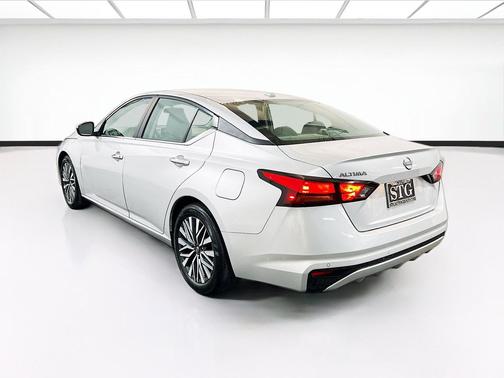 Brilliant Silver Metallic 2025 Nissan Altima SV FWD