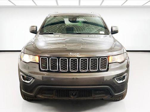 Granite Crystal Metallic Clearcoat 2021 Jeep Grand Cherokee Laredo