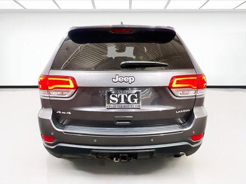 Granite Crystal Metallic Clearcoat 2021 Jeep Grand Cherokee Laredo