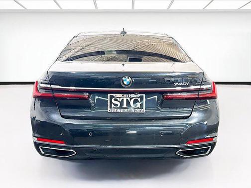 2020 BMW 740 740i