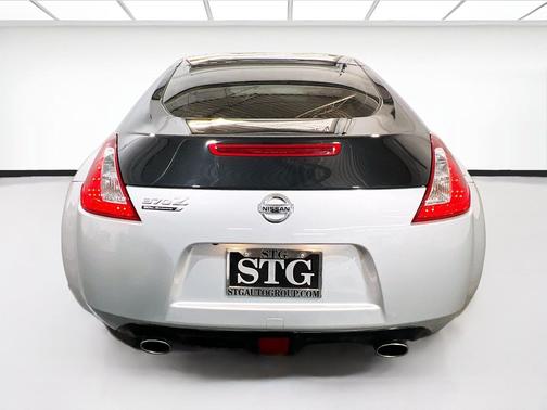 Brilliant Silver Metallic/Magnetic Black Pearl 2020 Nissan 370Z Sport