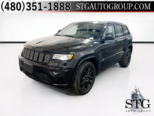 Diamond Black Crystal Pearlcoat 2022 Jeep Grand Cherokee Laredo