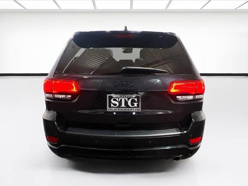 Diamond Black Crystal Pearlcoat 2022 Jeep Grand Cherokee Laredo