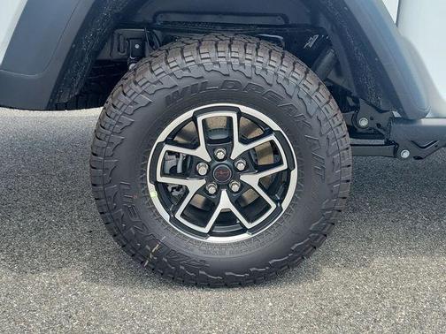 Bright White Clearcoat 2026 Jeep Gladiator Rubicon