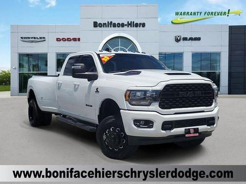Bright White Clearcoat 2023 RAM 3500 Big Horn