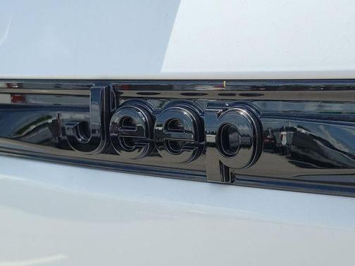 Bright White Clearcoat 2026 Jeep Grand Cherokee Limited
