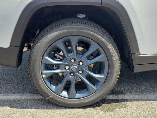 Bright White Clearcoat 2026 Jeep Grand Cherokee Limited
