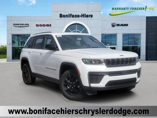 Bright White Clearcoat 2026 Jeep Grand Cherokee Laredo