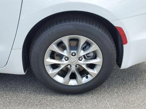 Bright White Clearcoat 2026 Chrysler Pacifica Limited