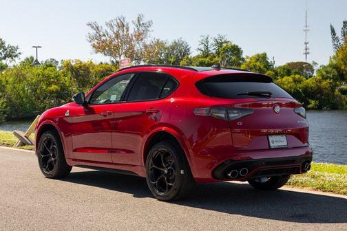 Alfa Rosso 2024 Alfa Romeo Stelvio Quadrifoglio