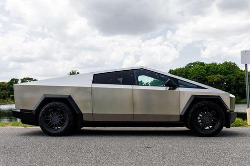 Ultra-Hard Stainless Steel 2025 Tesla Cybertruck All-Wheel Drive