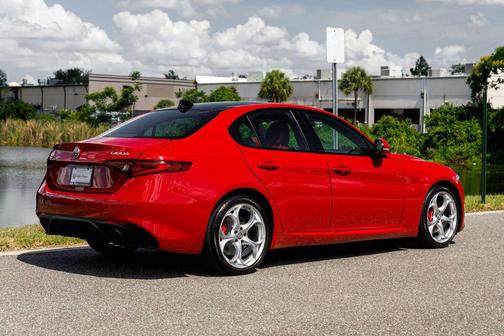 Alfa Rosso 2021 Alfa Romeo Giulia Ti