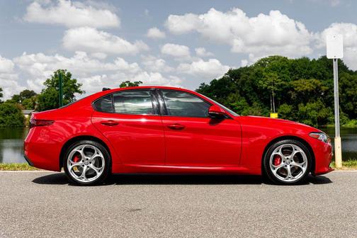 Alfa Rosso 2021 Alfa Romeo Giulia Ti